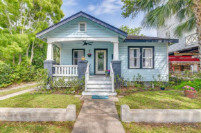 Pet-Friendly Galveston Bungalow, half Mi to Beach!